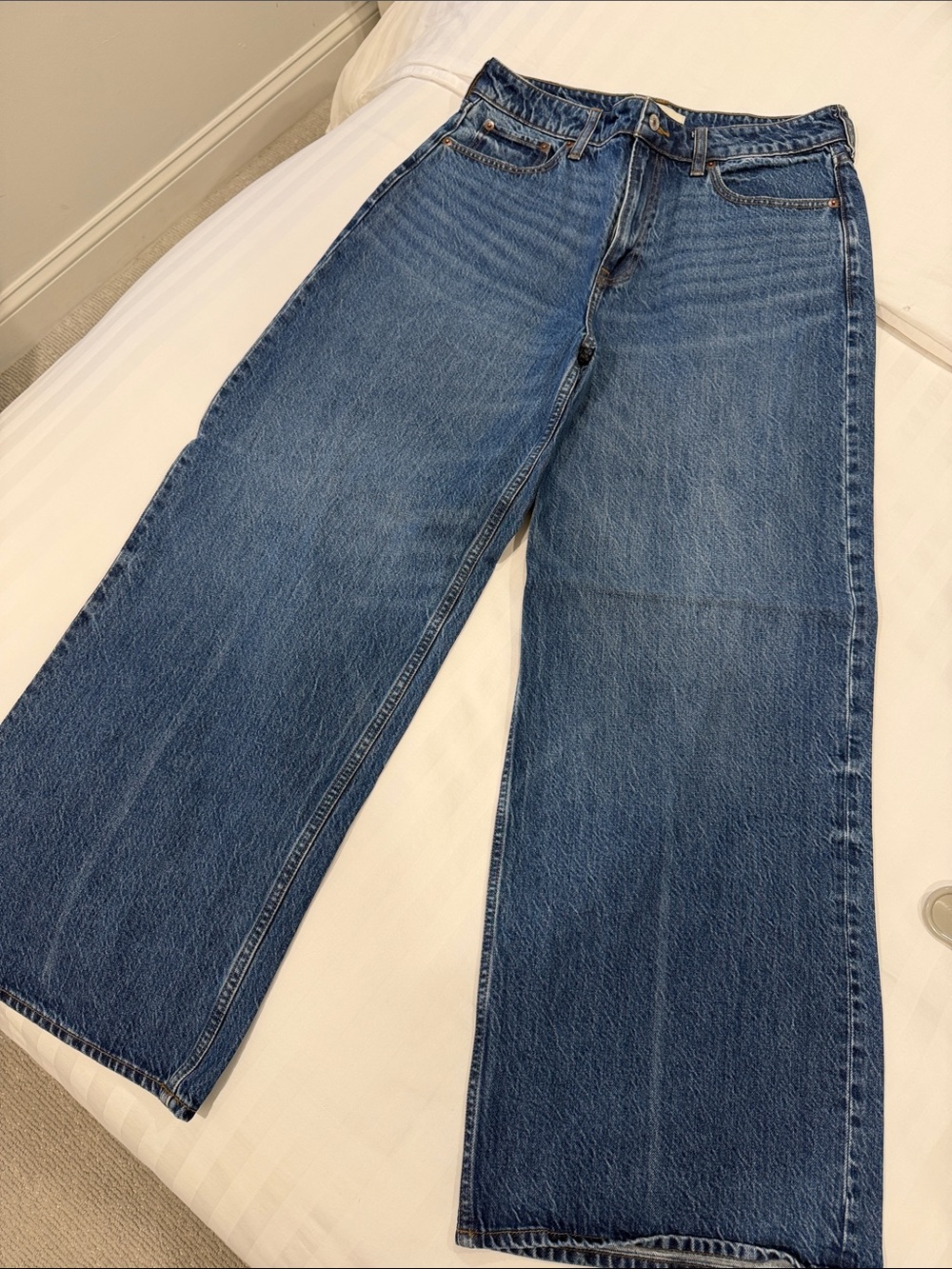 Abercrombie & Fitch Wide-Leg Jeans in Classic Blue Denim/ Curve Love